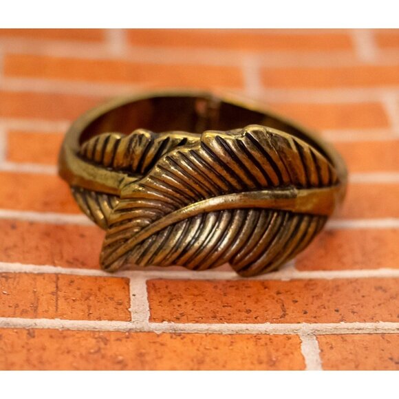 7 inch, Vintage Art Nouveau Elven Leaf Gold Tone Hinge Bangle - W25 - Picture 1 of 3